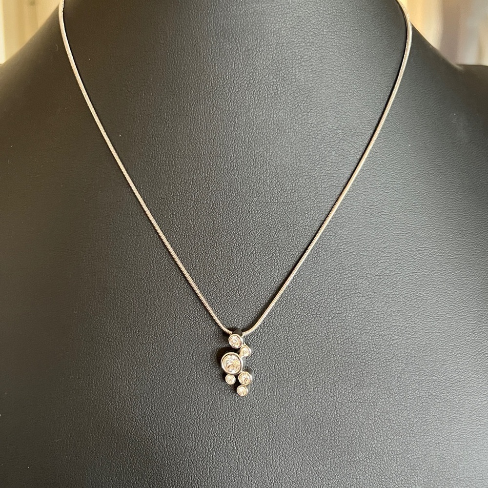 Avon Crystal Cluster Silver Toned Pendant Necklace 18”